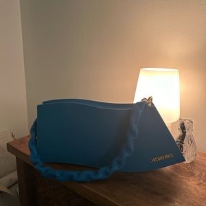 Used once. Zero wear and tear. Got as a gift and isn’t my style.